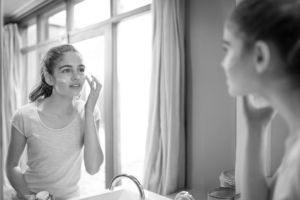 Blog Young Skin Care grijs 300x200 - news -